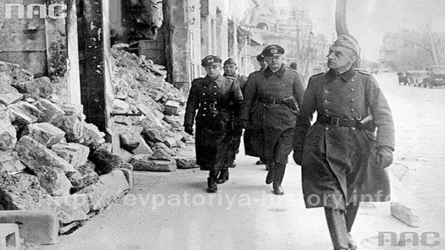 Но ее радости не суждено было длиться долго: 22 июня началась Великая Отечественная война. А вскоре, 31 октября, и в ее родной город пришла беда: началась оккупация 